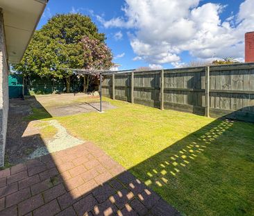 Two Bedroom Unit in Prime Central Location! Victoria - Photo 1