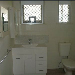 Low Maintenance 2 Bedroom Unit in Convenient South Gladstone Location - Photo 2