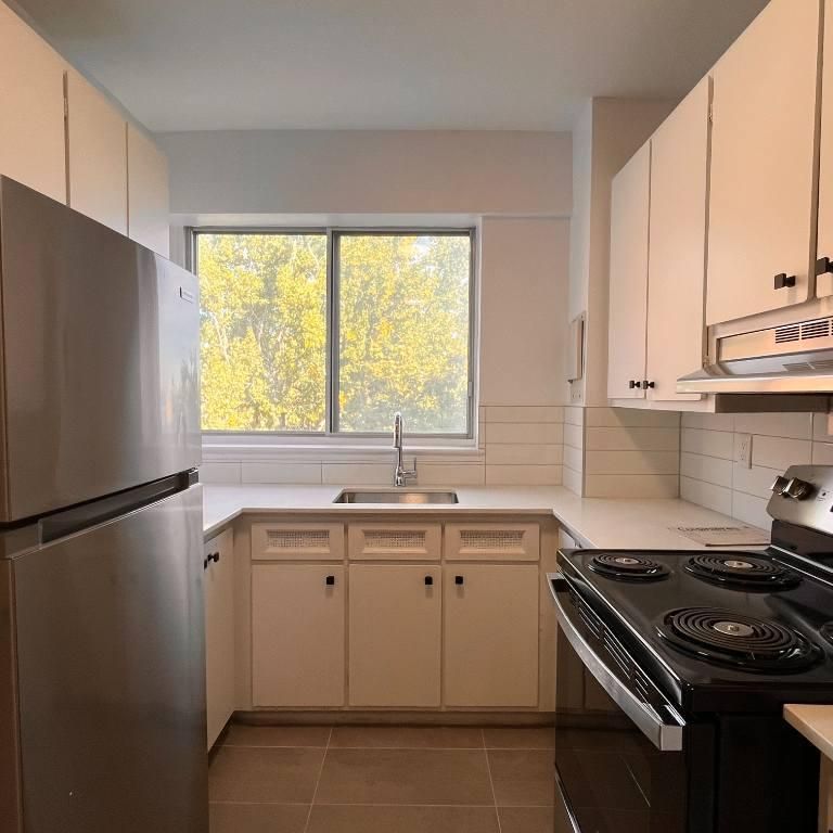 3.5 chauffé à St-Lambert avec piscine sur le toit - Photo 1