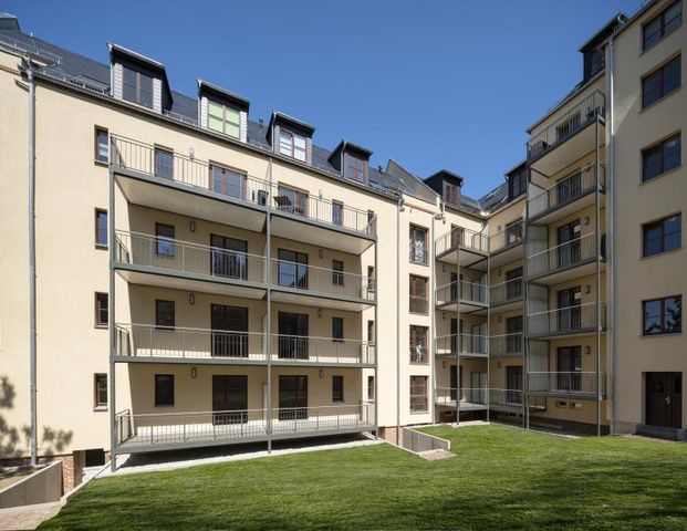 Hochwertig saniertes Objekt mit Fußbodenheizung, Parkettboden und Balkon ! - Foto 1