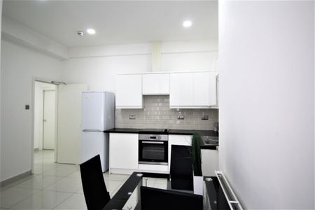 Flat 1, 23 Clarendon Place, LS2 9JN, Leeds - Photo 4