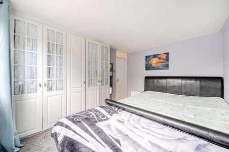 St. Anthonys Close, Aylesbury, HP19 - Photo 4