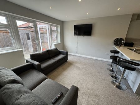 Bedale Avenue, Osbaldwick - P1792 - Photo 3