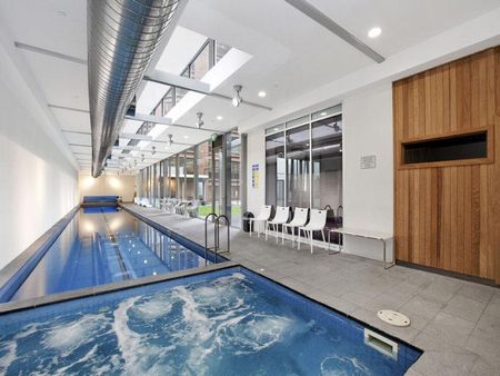 Modern Luxury Living On The Heart of Melbourne - Photo 2