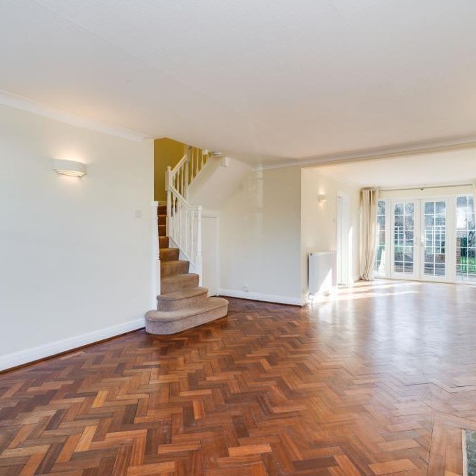 Castle Road, Weybridge, Surrey, KT13 - Photo 1