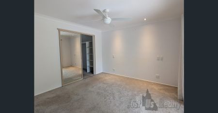 Absolute Beachfront Living – Moore Park Beach - Photo 4