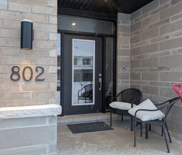 For Lease - 802 SOLARIUM Avenue, Blossom Park - Airport and Area, O... - Photo 1