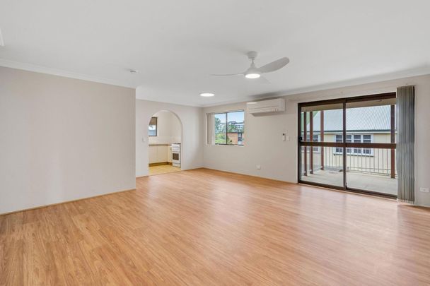 "Style, Space, and the Ultimate Coorparoo Convenience." - Photo 1