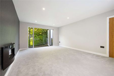 Exceptional contemporary home set within private gardens on one of Wilmslow's most prestigious roads - Photo 3