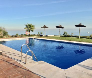 2 room luxury Apartment for rent in Alcaidesa, Andalusia - Photo 4