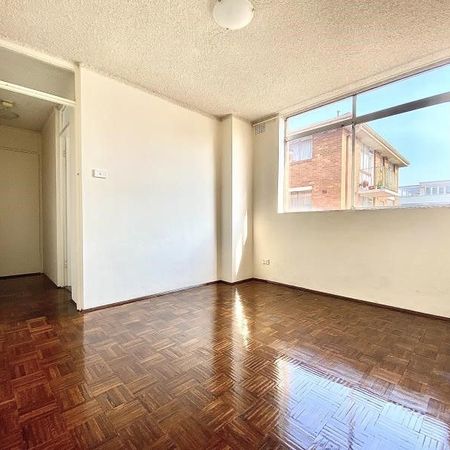 1 Bedroom Apartment in Prime Mascot Location - Photo 4