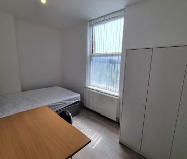 9 bedroom terraced house to rent - Photo 3