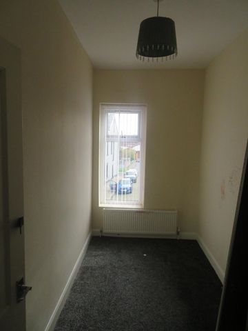 Industry Road, Rochdale, OL12 - Photo 2