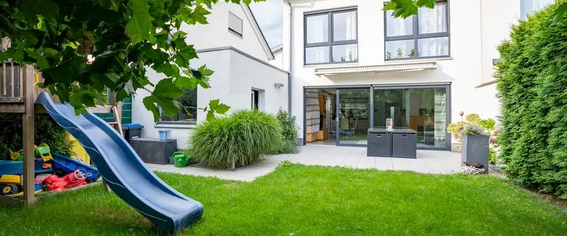 Ein Traum vom Haus und herrliche Familienlage - Foto 1