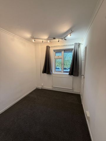 3 Bed Flat, Budoch Drive, IG3 - Photo 5