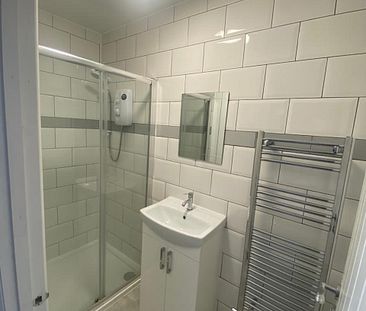 6 bedroom, 2 en-suite house - Photo 3