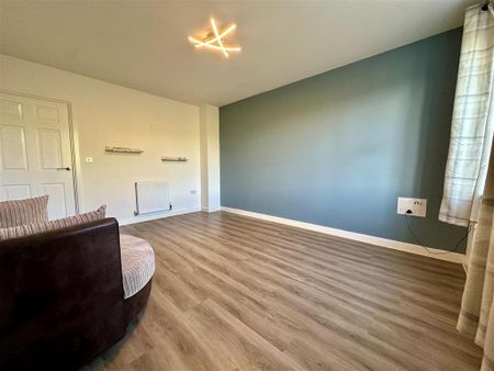 3 bedroom semi-detached house to rent - Photo 2