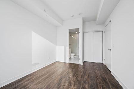 For Lease - 2 David Eyer Road Unit# 1222, Richmond Hill, Ontario - Photo 2