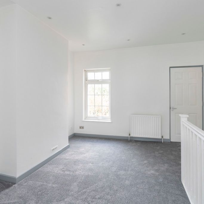 Falkland Road, Dorking, RH4 - Photo 1