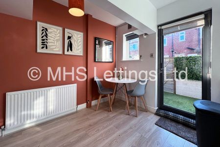 2 Bedroom Mid Terraced House for rent in Park View Avenue - Photo 5