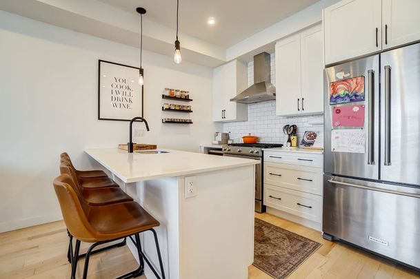 For Lease - 125 CARRUTHERS Avenue, West Centre Town, Ontario - Photo 1