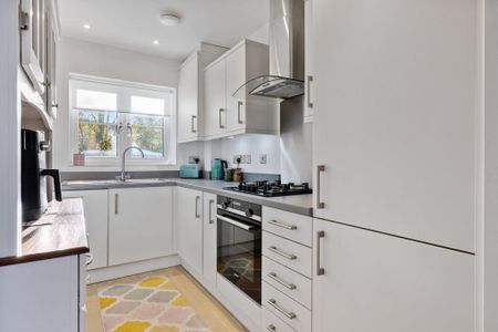 2 bedroom semi-detached house to rent - Photo 4