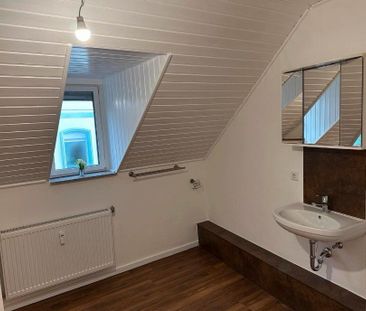 Idar, 2 ZKB, Mietwohnung (DG) frisch saniert - Photo 2