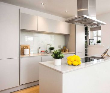 A superb City penthouse flat with private allocated parking - Photo 5