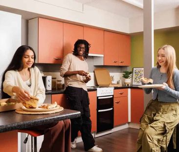 Extra Large High Double Ensuite - Photo 3