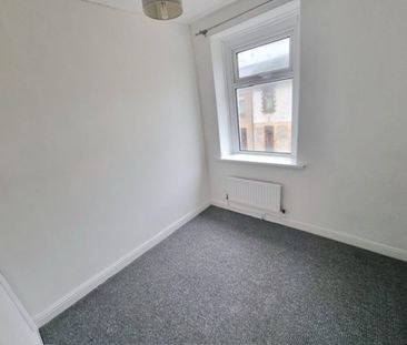 4 bedroom end of terrace house to rent - Photo 4