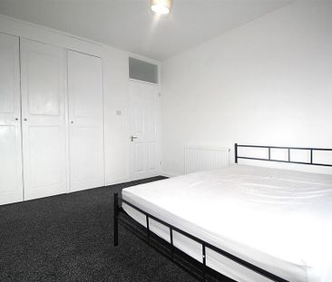 2 bedroom maisonette to rent - Photo 6