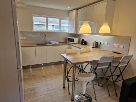 5 Bed Terraced House, Leeson Walk, B17 - Photo 4