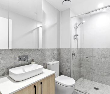 Contemporary Two-Bedroom Apartment with Exceptional Views - Photo 5