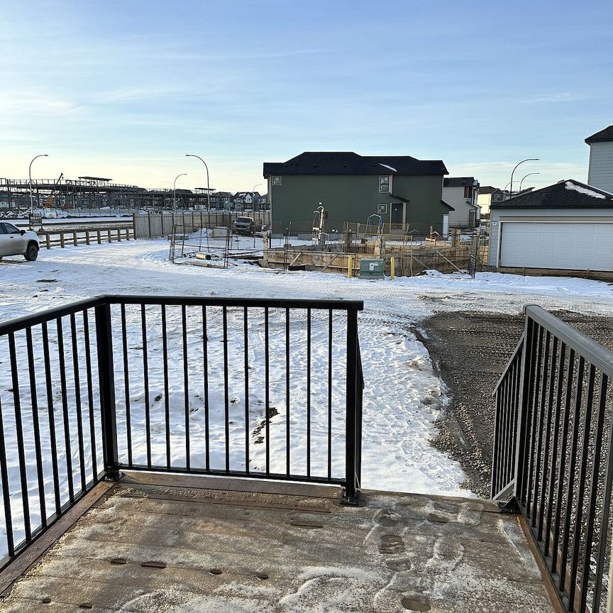 17 Silverton Glen Gate SW, Calgary - Photo 1