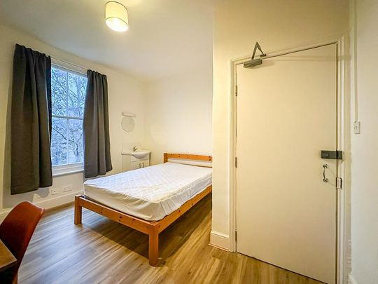 1 bedroom in a house share to rent - Photo 1