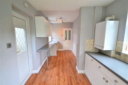 3 bedroom semi-detached house to rent - Photo 5