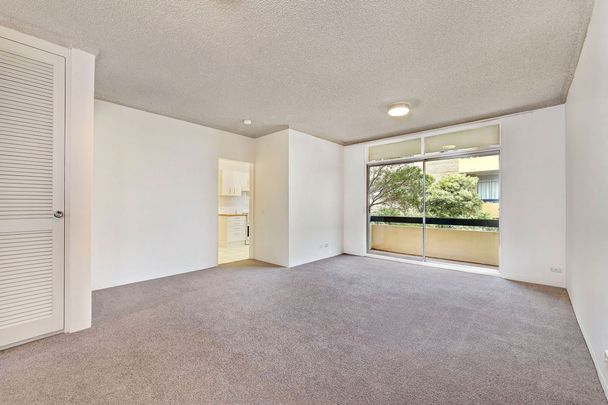 Beautifully Updated Apartment &ast;&ast; Available 24&sol;10&sol;24 &ast;&ast; - Photo 1