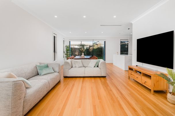 Contemporary Family Living | Space, Comfort & Convenience - Photo 1