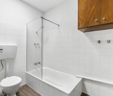 Freshly Painted One Bedroom Unit in Sandy Bay - Photo 4