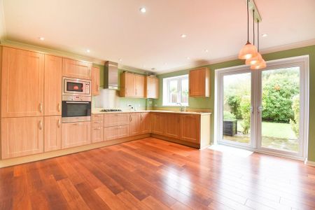 3 bedroom semi-detached house to rent - Photo 5