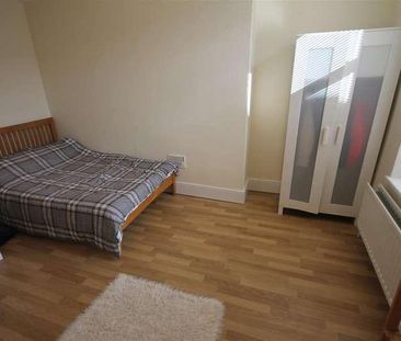 Roxburgh Place, Heaton, Newcastle Upon Tyne, NE6 - Photo 2