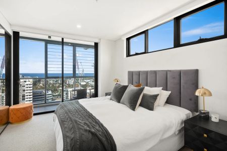 Executive Apartment with Stunning Views - Photo 5