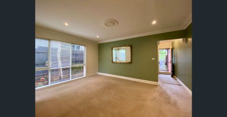 TWO BED PLUS STUDY VILLA IN THE HEART OF KEW - Photo 5