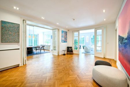 situation exceptionnelle : superbe villa en bordure du Leopold club - Photo 5