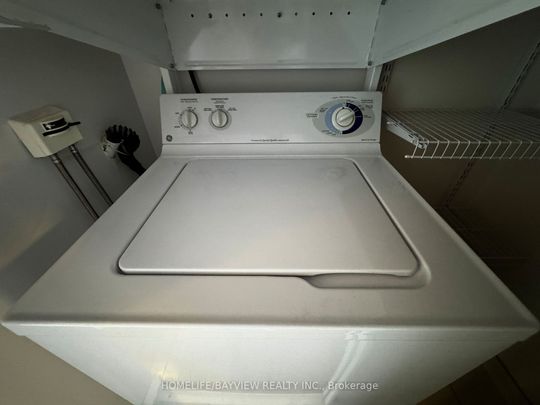 For Lease - 11 Oneida Crescent Unit# 1009, Richmond Hill, Ontario - Photo 1
