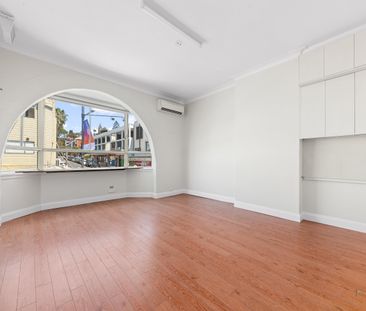 RENOVATED 2 BEDROOM PROPERTY ON COOGEE BEACH! - Photo 1
