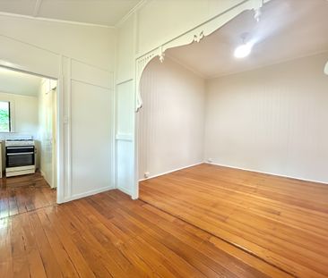Gorgeous Renovated Studio - Photo 3