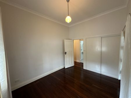 Renovated 3 Large Bedroom Home + Sleepout - Photo 3