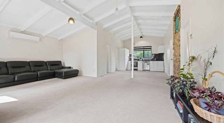 Family Home In New Lynn - Photo 4