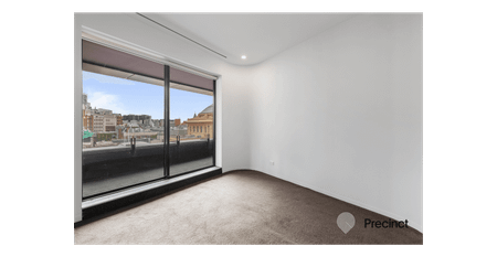 Large apartment in popular QV2 building - Photo 2
